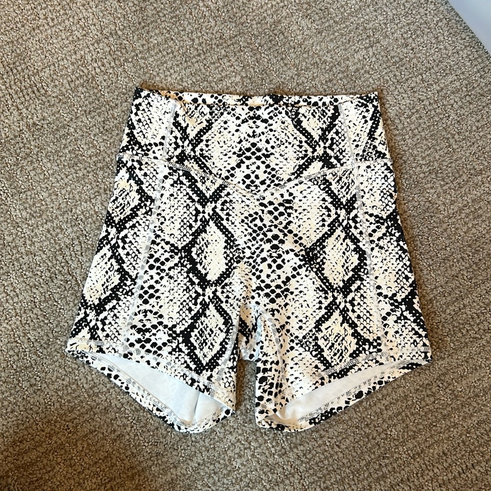 NWOT Balance Athletica Ascend Short
